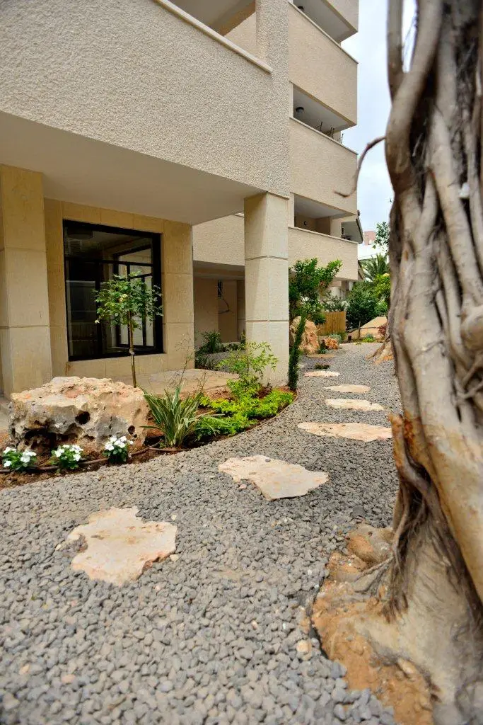 אהרונוביץ 4 ת״א